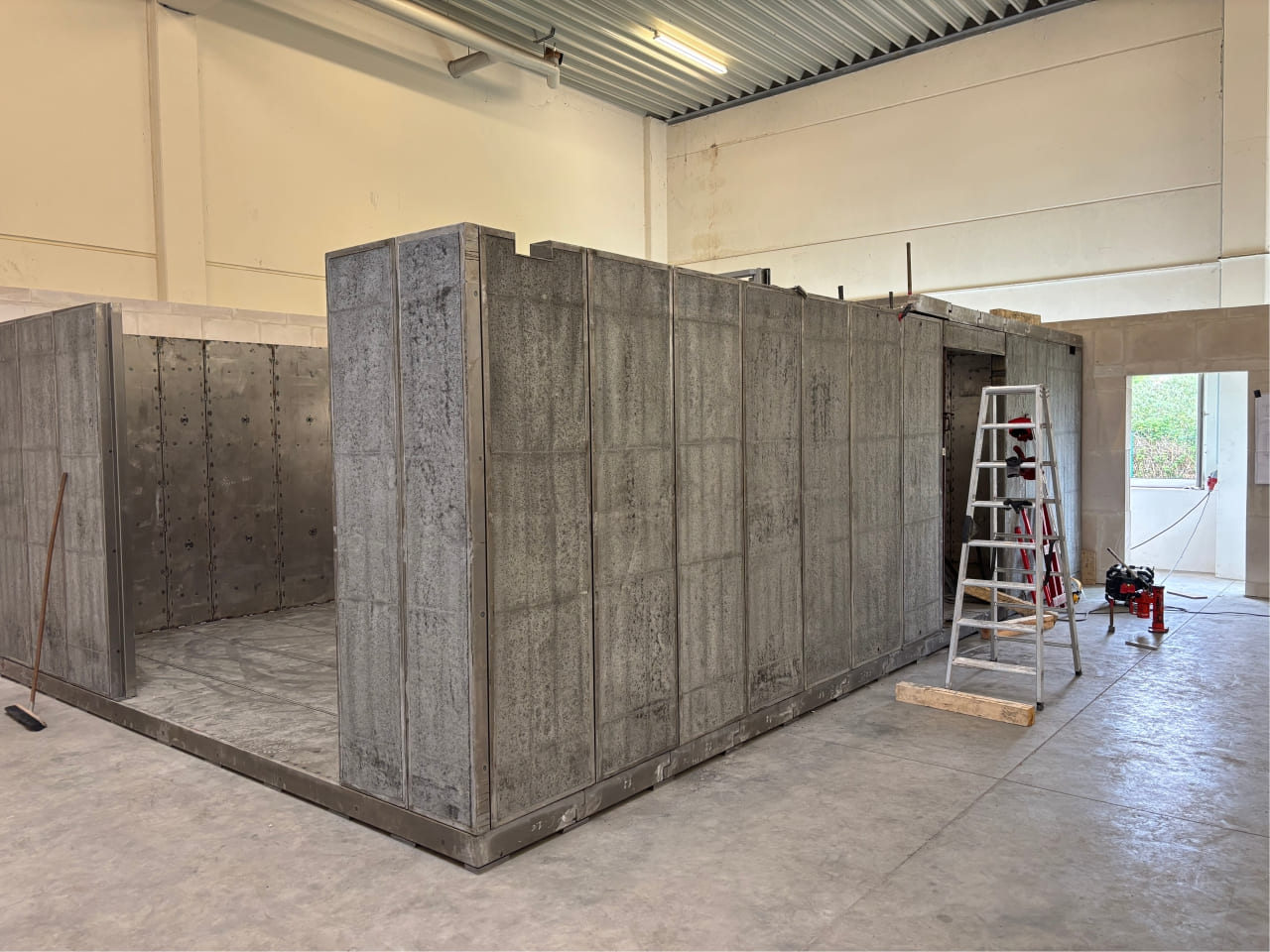 Montage Tresorraum - Butzki & Steffen Schwerlasthandling - tresorschubser.de