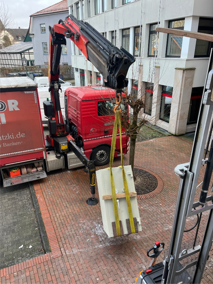 Fenstertransport Geldschrank - Butzki & Steffen Schwerlasthandling - tresorschubser.de