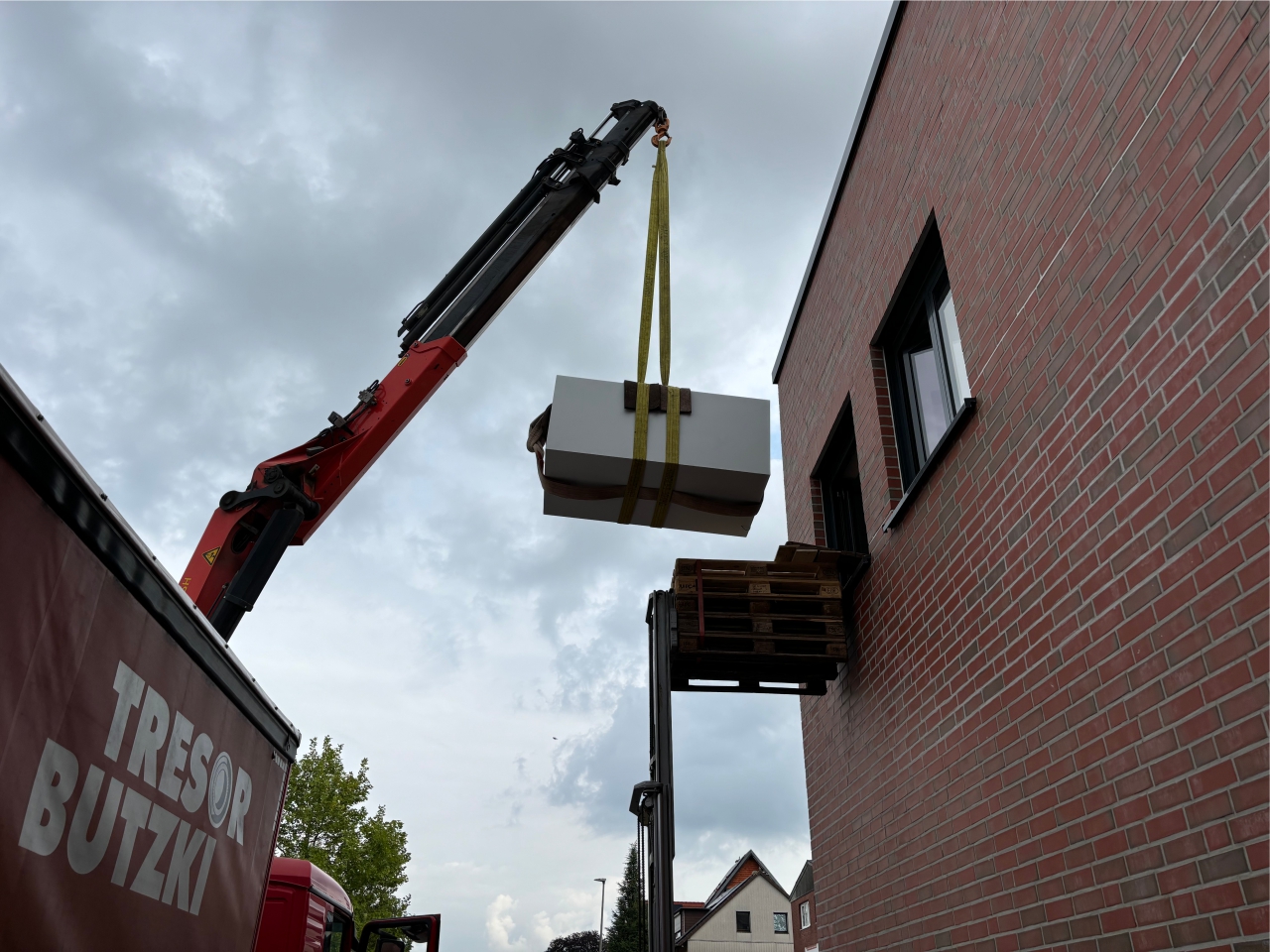 Tresorschubser - Butzki & Steffen Schwerlasthandling - Fenstertransport rein