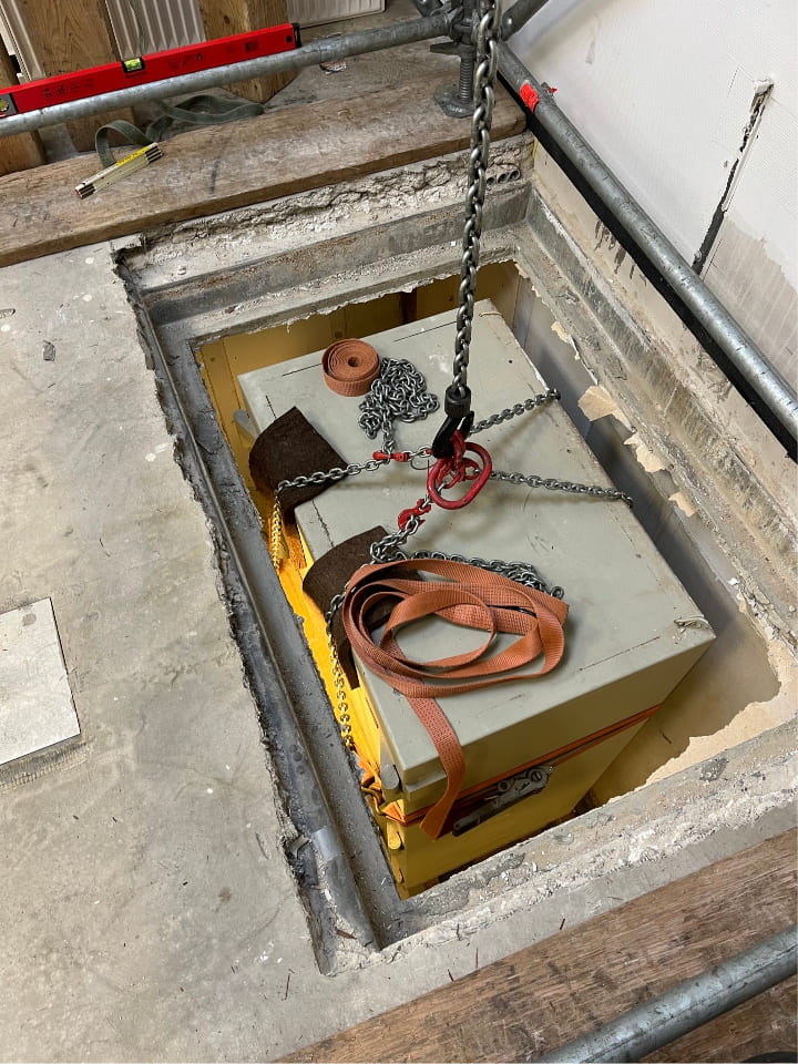 Tresorschubser - Butzki & Steffen Schwerlasthandling - Tresortransport aus Keller