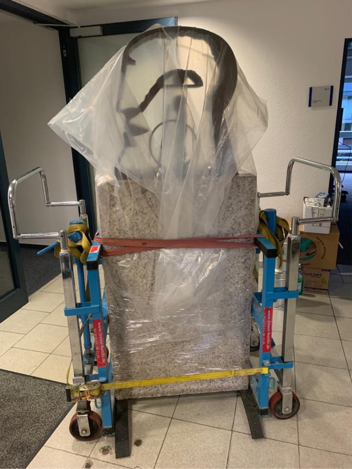 Tresorschubser - Butzki & Steffen Schwerlasthandling - Umtransport Kunst