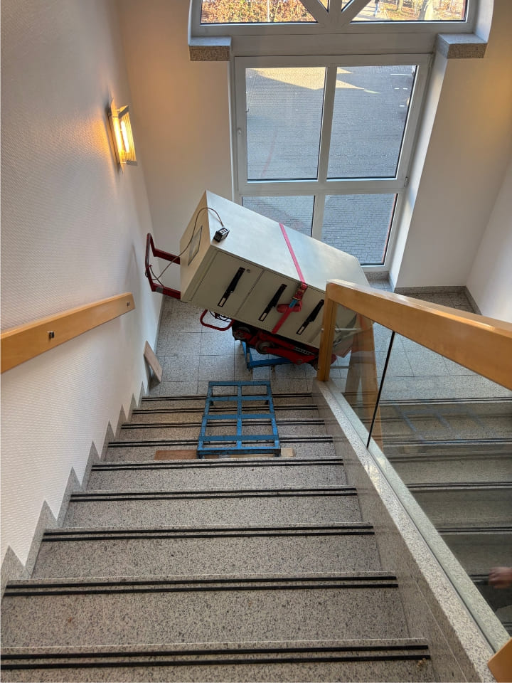 Transport Datenschrank - Butzki & Steffen Schwerlasthandling - tresorschubser.de